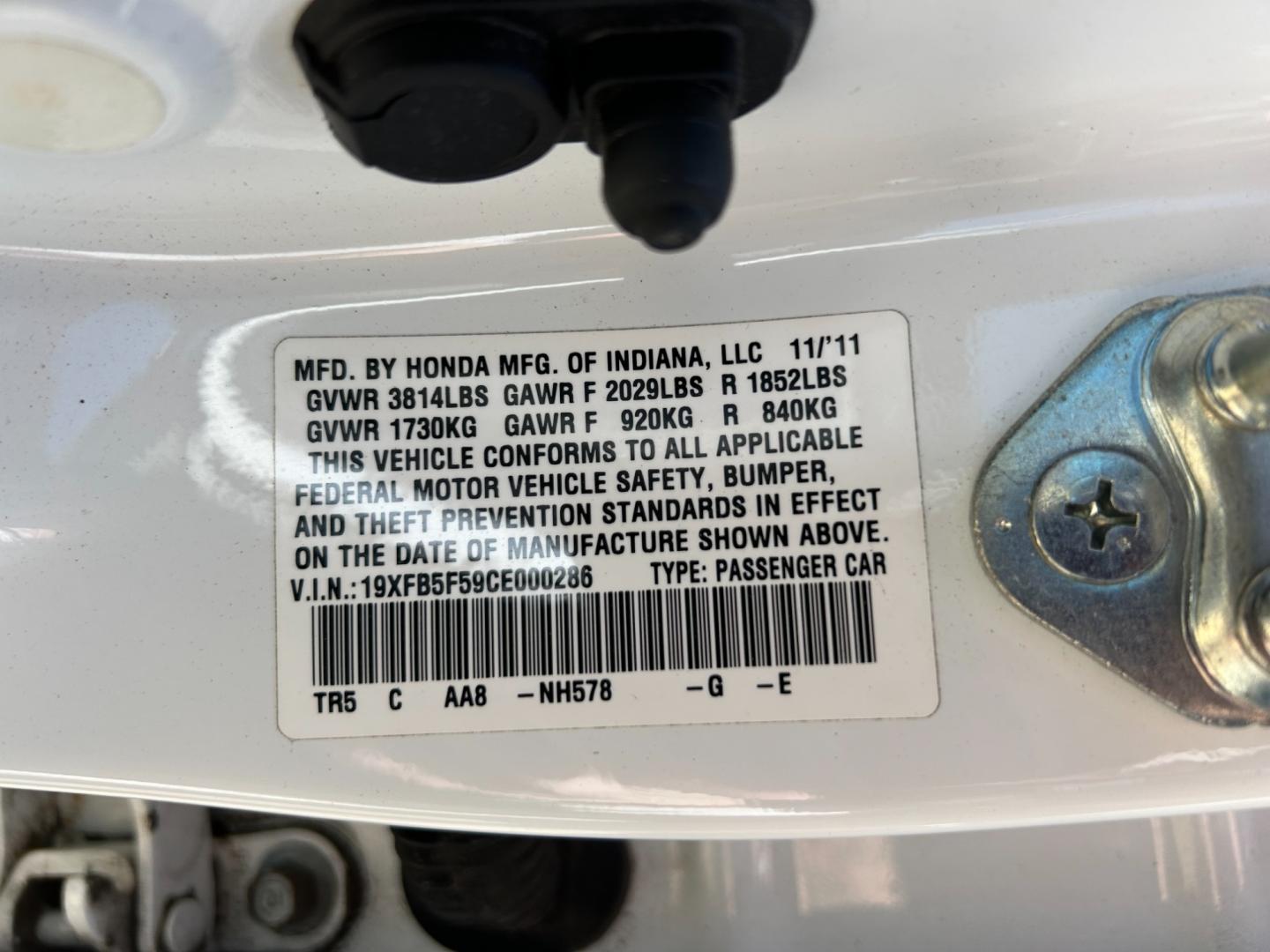 2012 White /Gray Honda Civic CNG Sedan 5-Speed AT (19XFB5F59CE) with an 1.8L L4 SOHC 16V CNG engine, 5-Speed Automatic transmission, located at 17760 Hwy 62, Morris, OK, 74445, (918) 733-4887, 35.609104, -95.877060 - Photo#27